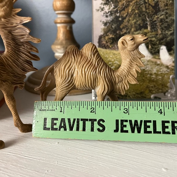 2 plastic nativity camels made in Italy Christmas manger - Picture 6 of 14